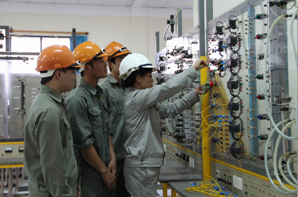 Hệ thống điện nhà máy